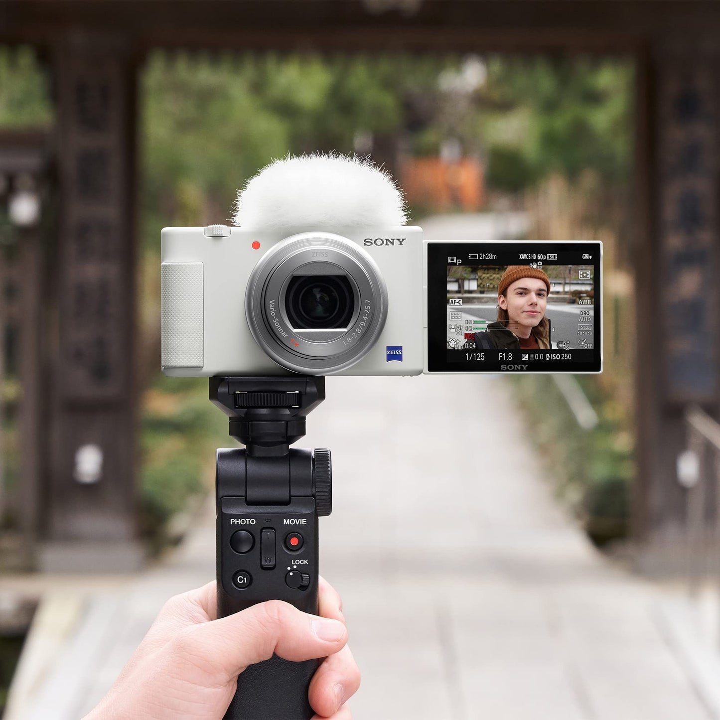 Sony ZV-1 - Câmera Compacta para Vlogging com Lente ZEISS e Vídeo 4K - Disponível AMÉRICA