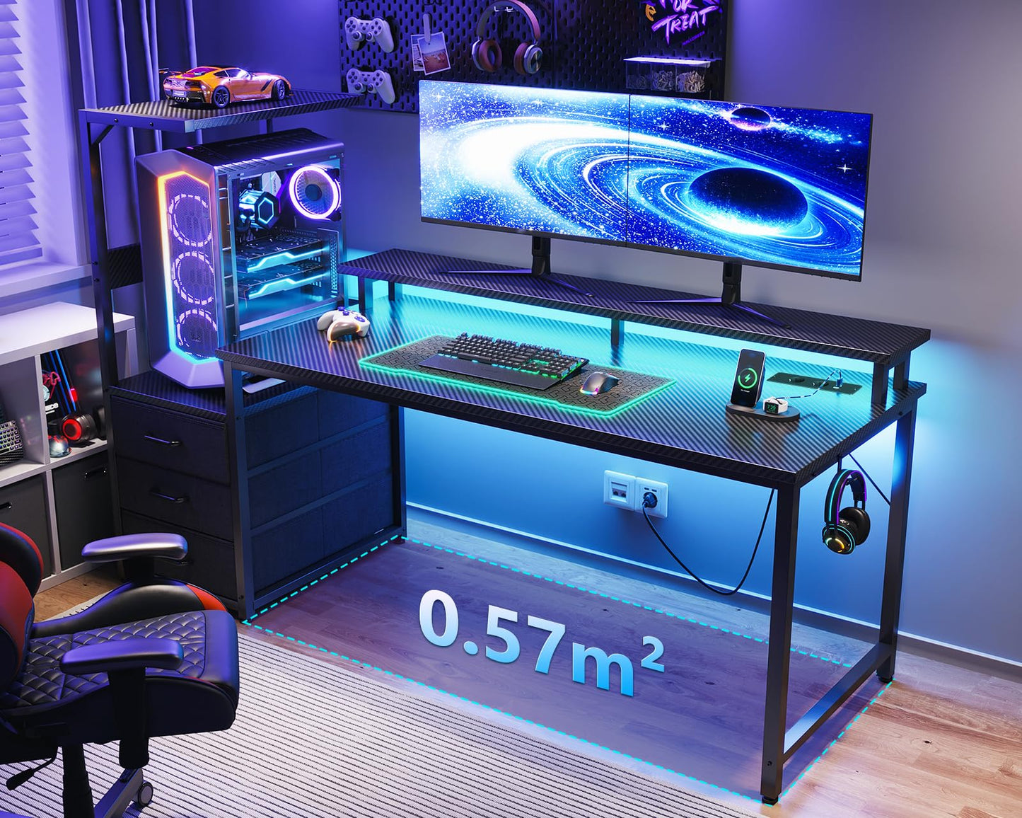 Coleshome Mesa Gaming con Luces LED y Tomas de Corriente, Escritorio Gaming Reversible con Cajones, Mesa Gamer con Estantes de Almacenamiento y Soporte de Pantalla, Fibra de Carbono Negro, 151×50 cm